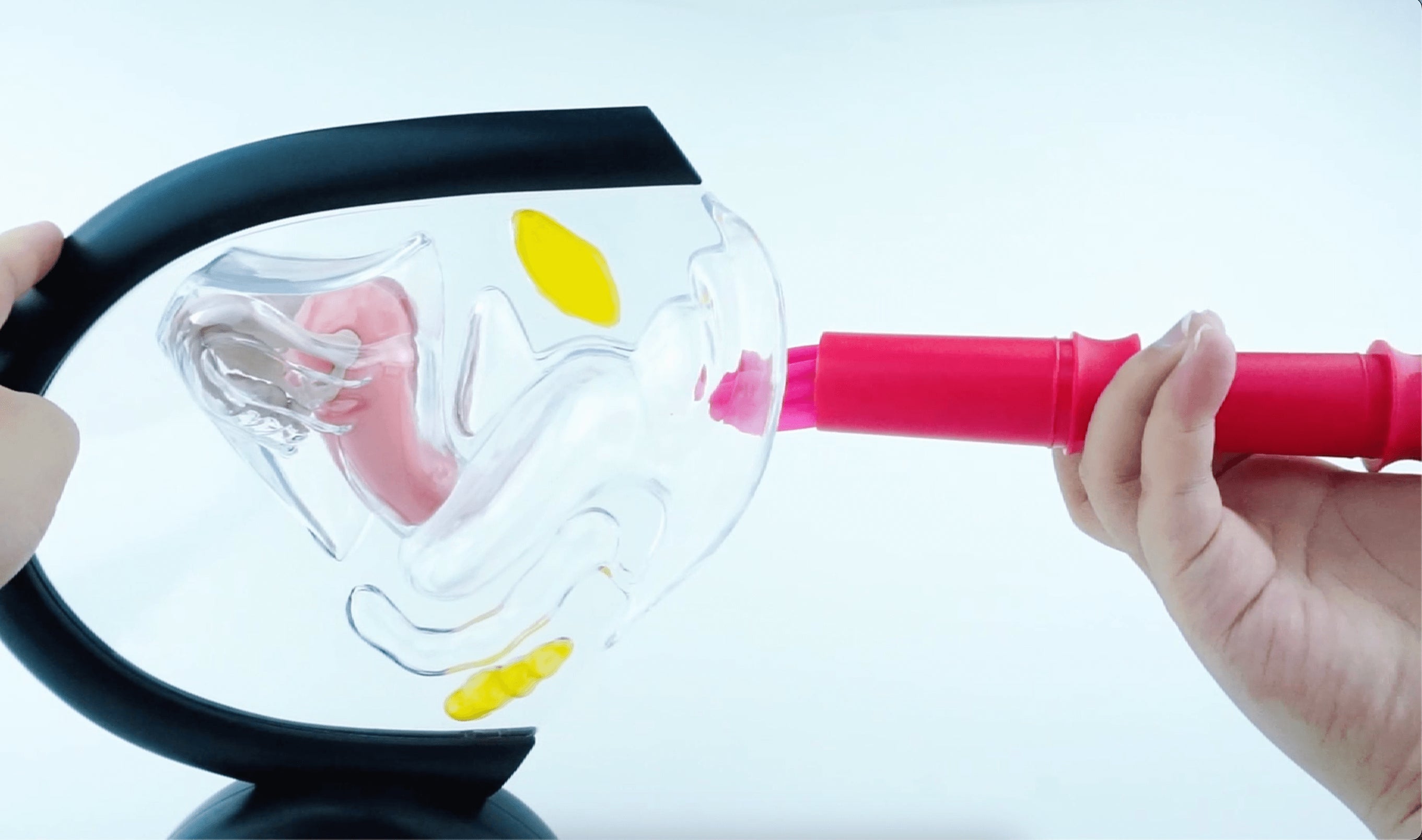 Laden Sie das Video: So verwendest du den Applikator mit deiner Menstruationstasse oder -scheibe – Videoanleitung